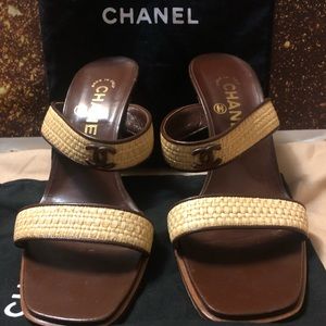 🎄HOLIDAY SALE ~ Chanel Classic woven mules made of natural raffia straw